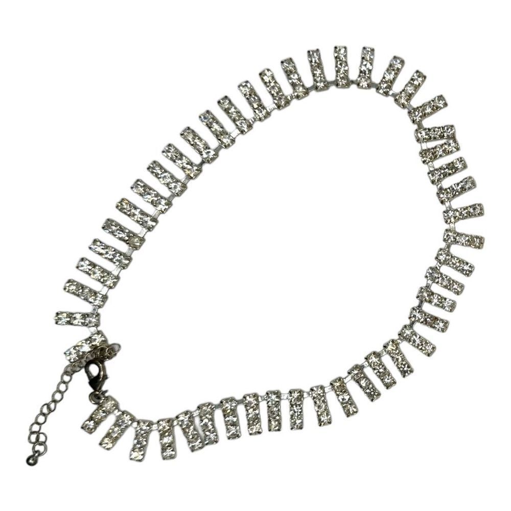 Sparkly Silver toned rhinestone necklace